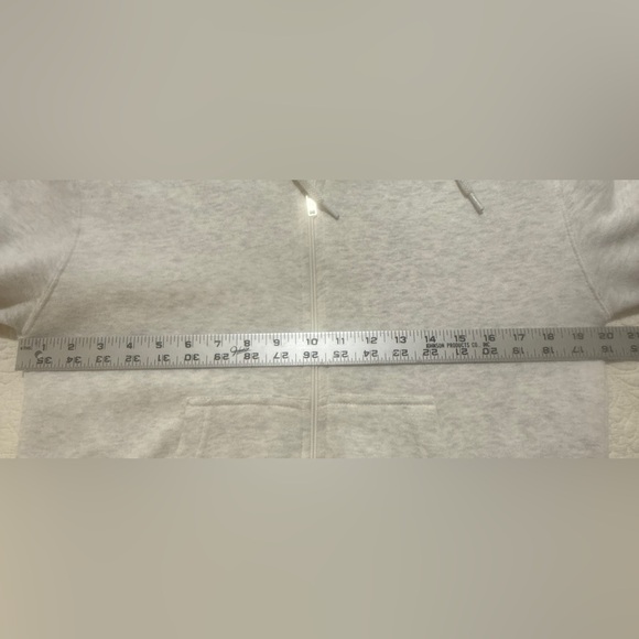 Selena Gomez NWOT, ladies casual, front zip hoodie featuring floral design sz M - Picture 8 of 8